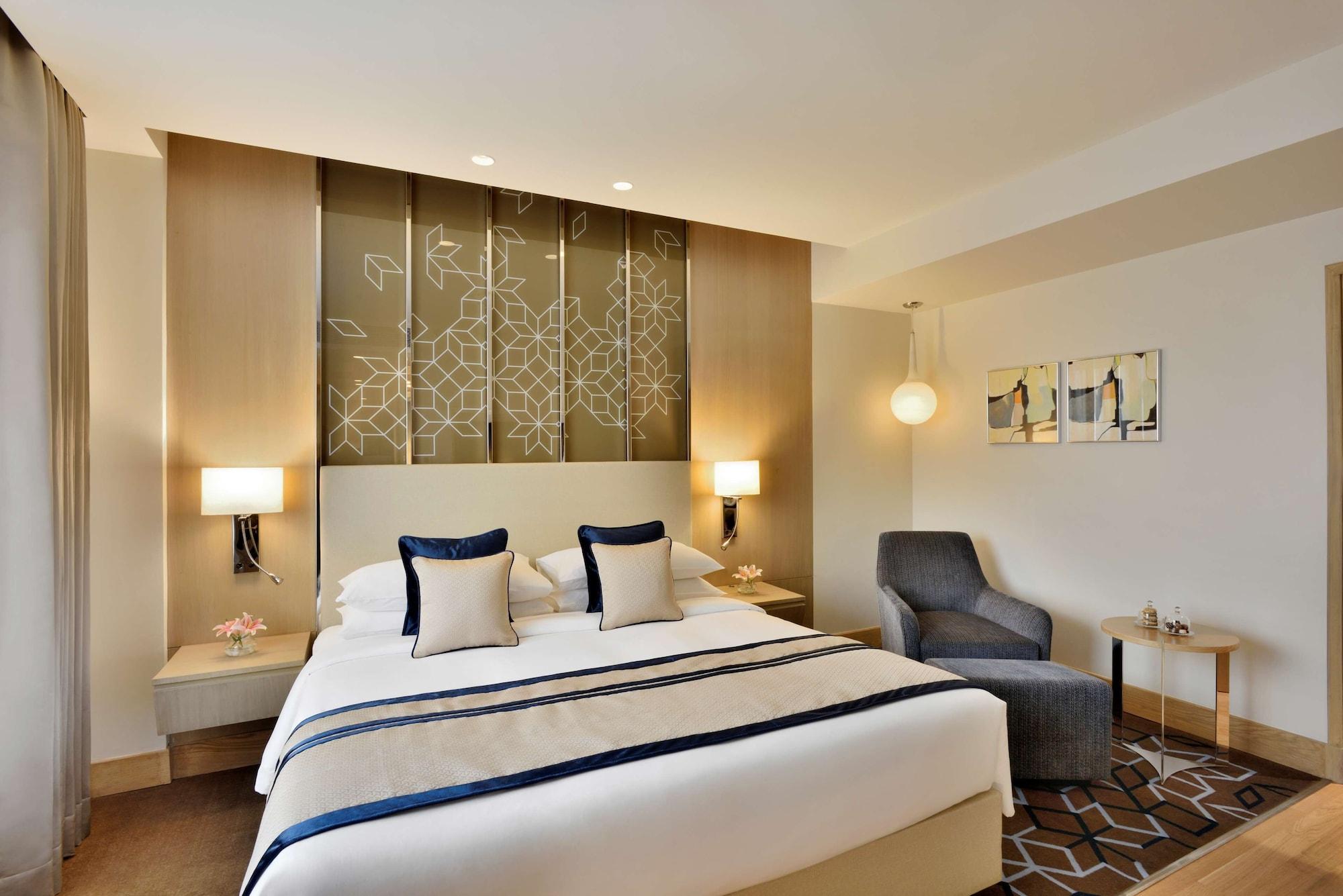 Radisson Gurugram Udyog Vihar Hotel Gurgaon Bagian luar foto A room at the Taj Bengal
