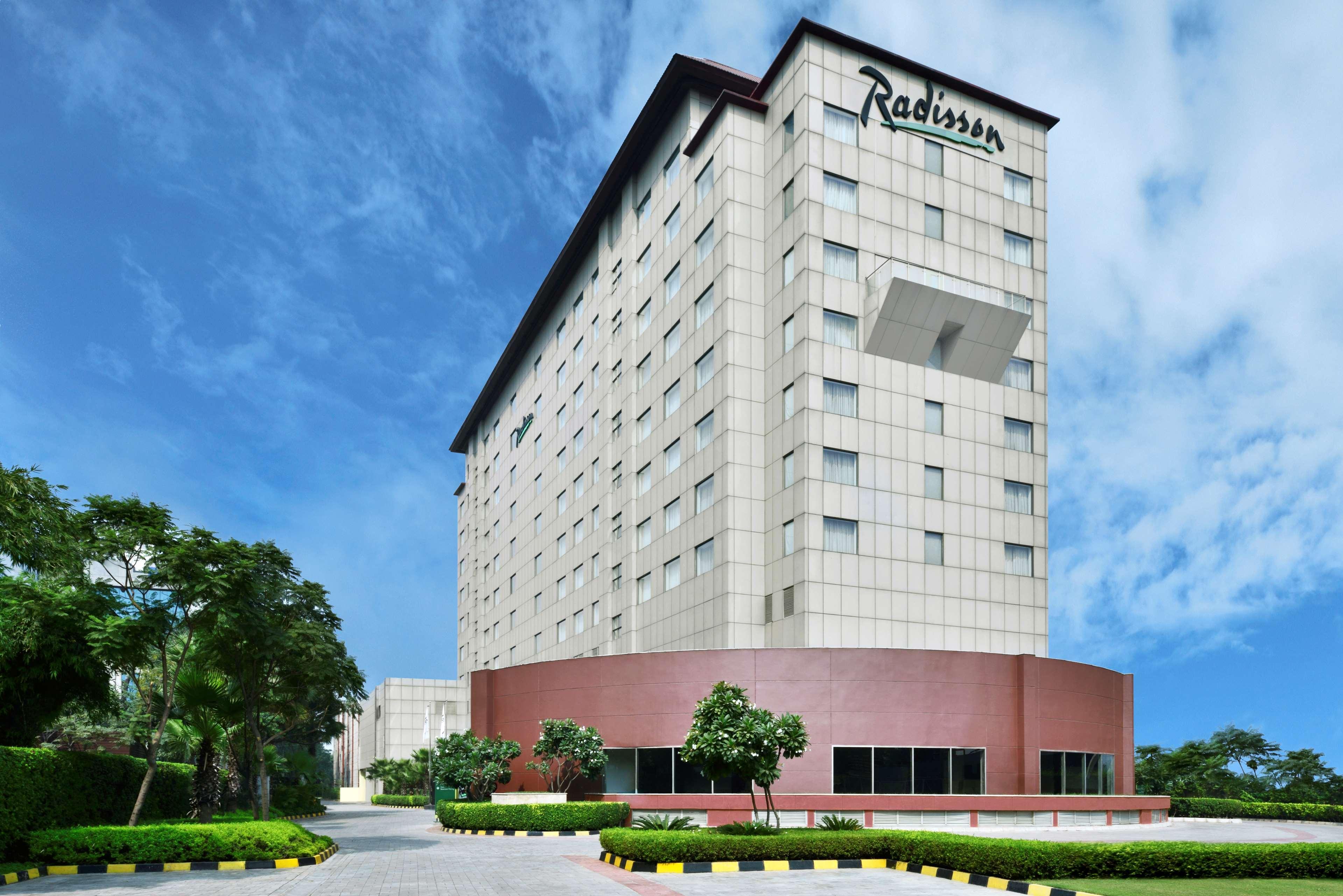 Radisson Gurugram Udyog Vihar Hotel Gurgaon Bagian luar foto Radisson Hotel, Pune