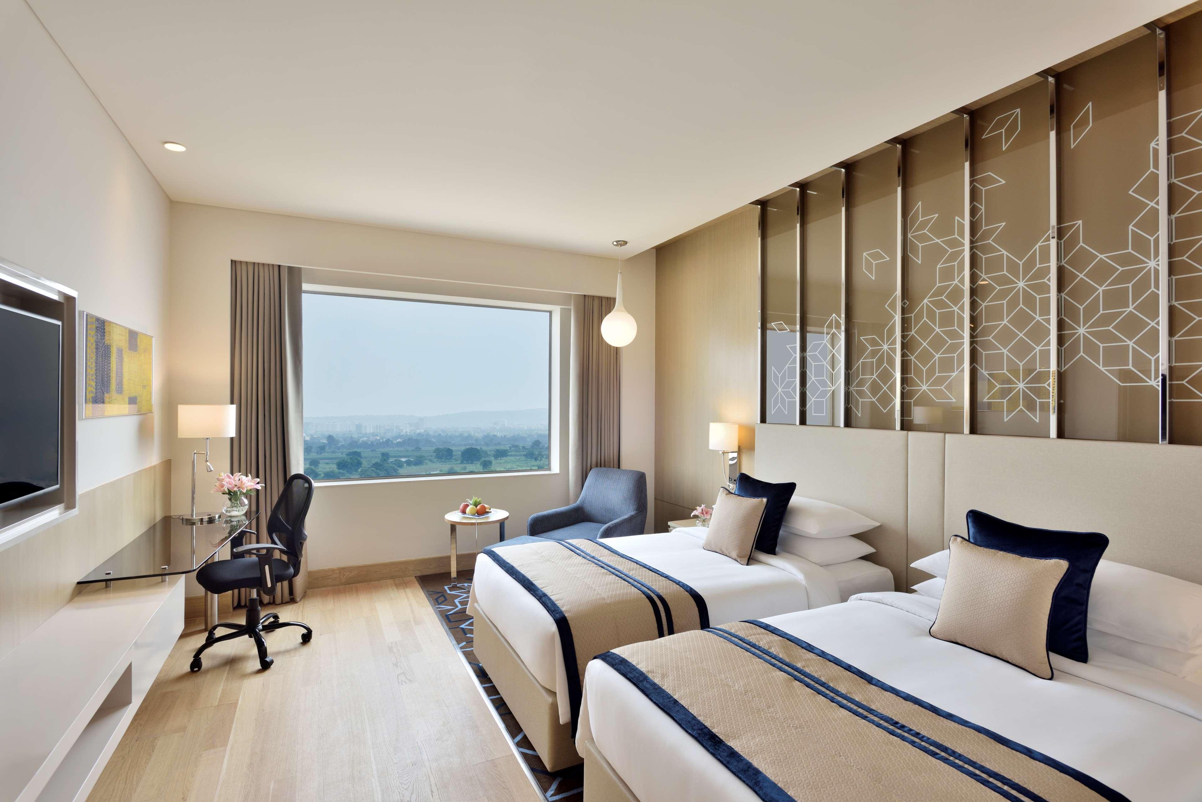 Radisson Gurugram Udyog Vihar Hotel Gurgaon Bagian luar foto A room at the hotel