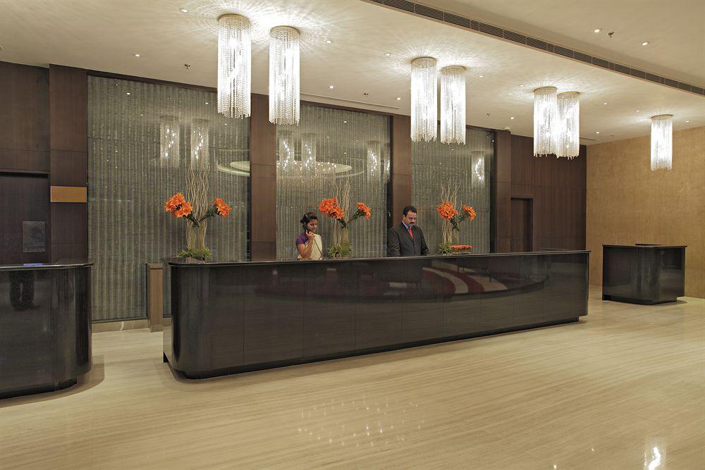 Radisson Gurugram Udyog Vihar Hotel Gurgaon Bagian luar foto The lobby of the hotel