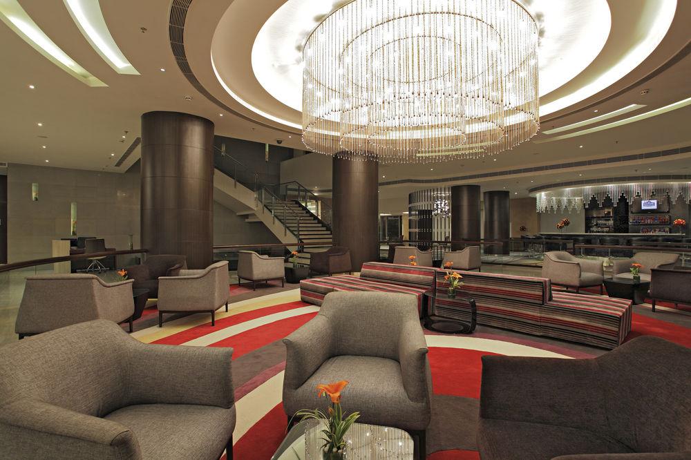 Radisson Gurugram Udyog Vihar Hotel Gurgaon Bagian luar foto Lobby