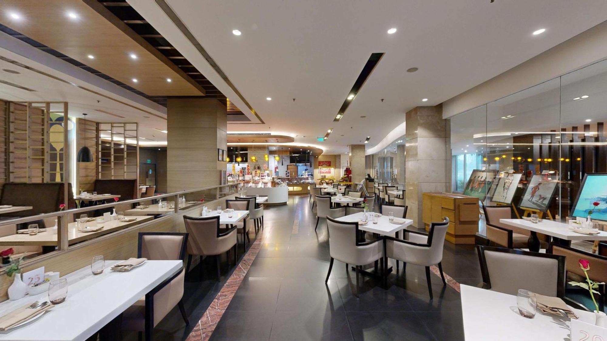 Radisson Gurugram Udyog Vihar Hotel Gurgaon Bagian luar foto