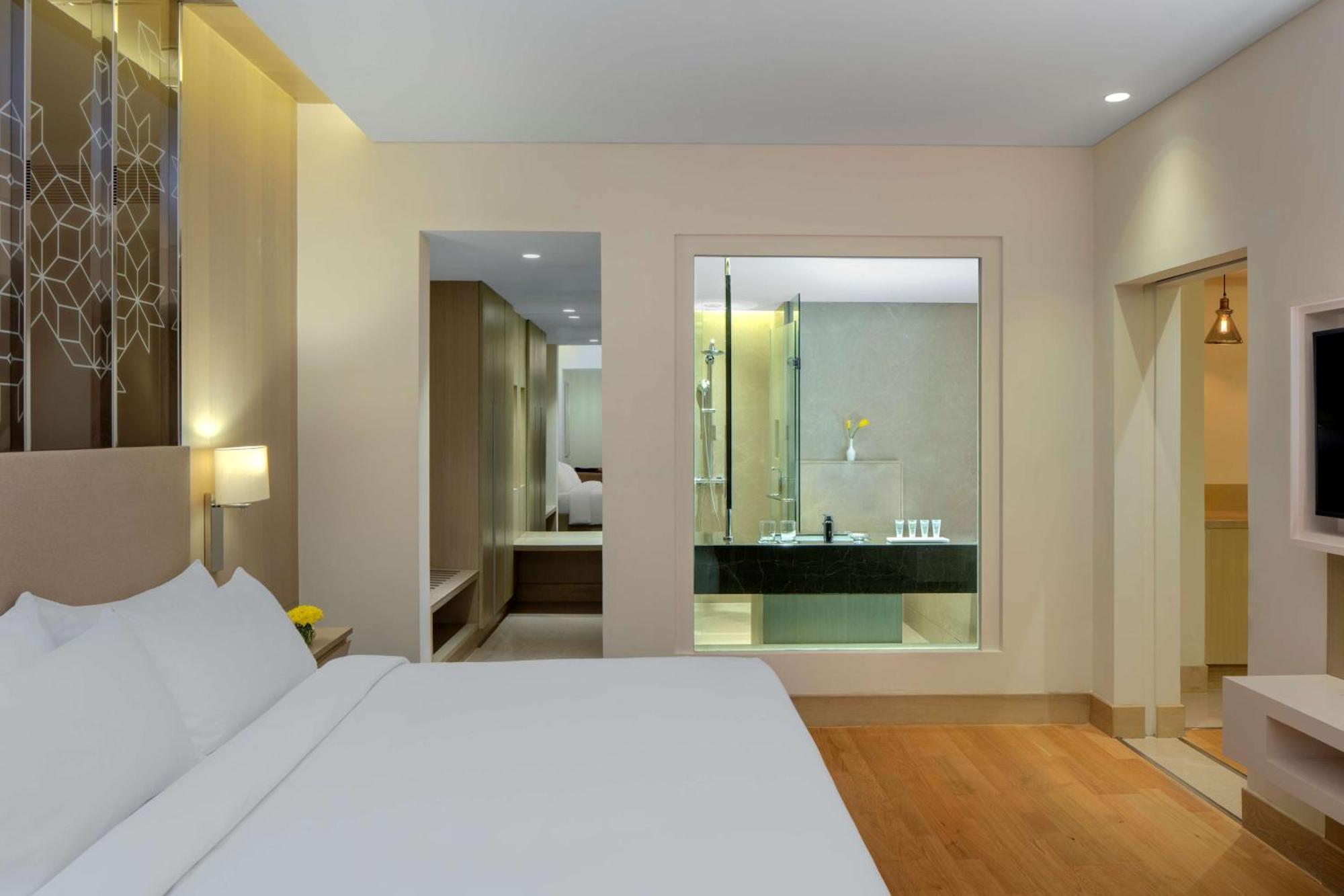 Radisson Gurugram Udyog Vihar Hotel Gurgaon Bagian luar foto
