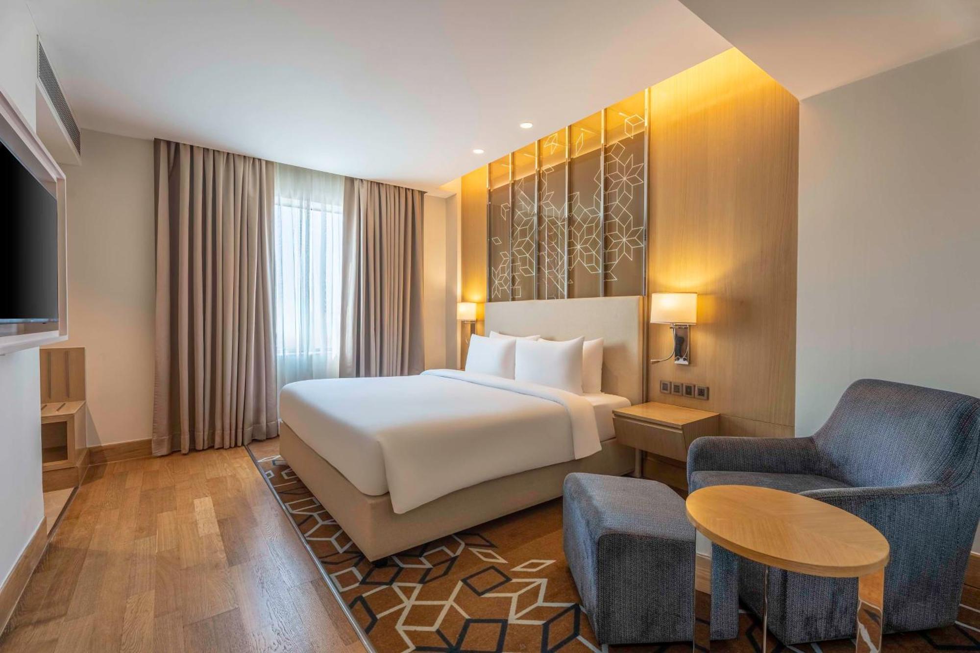 Radisson Gurugram Udyog Vihar Hotel Gurgaon Bagian luar foto