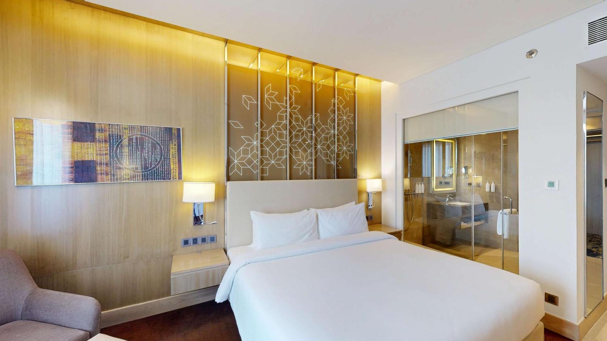 Radisson Gurugram Udyog Vihar Hotel Gurgaon Bagian luar foto