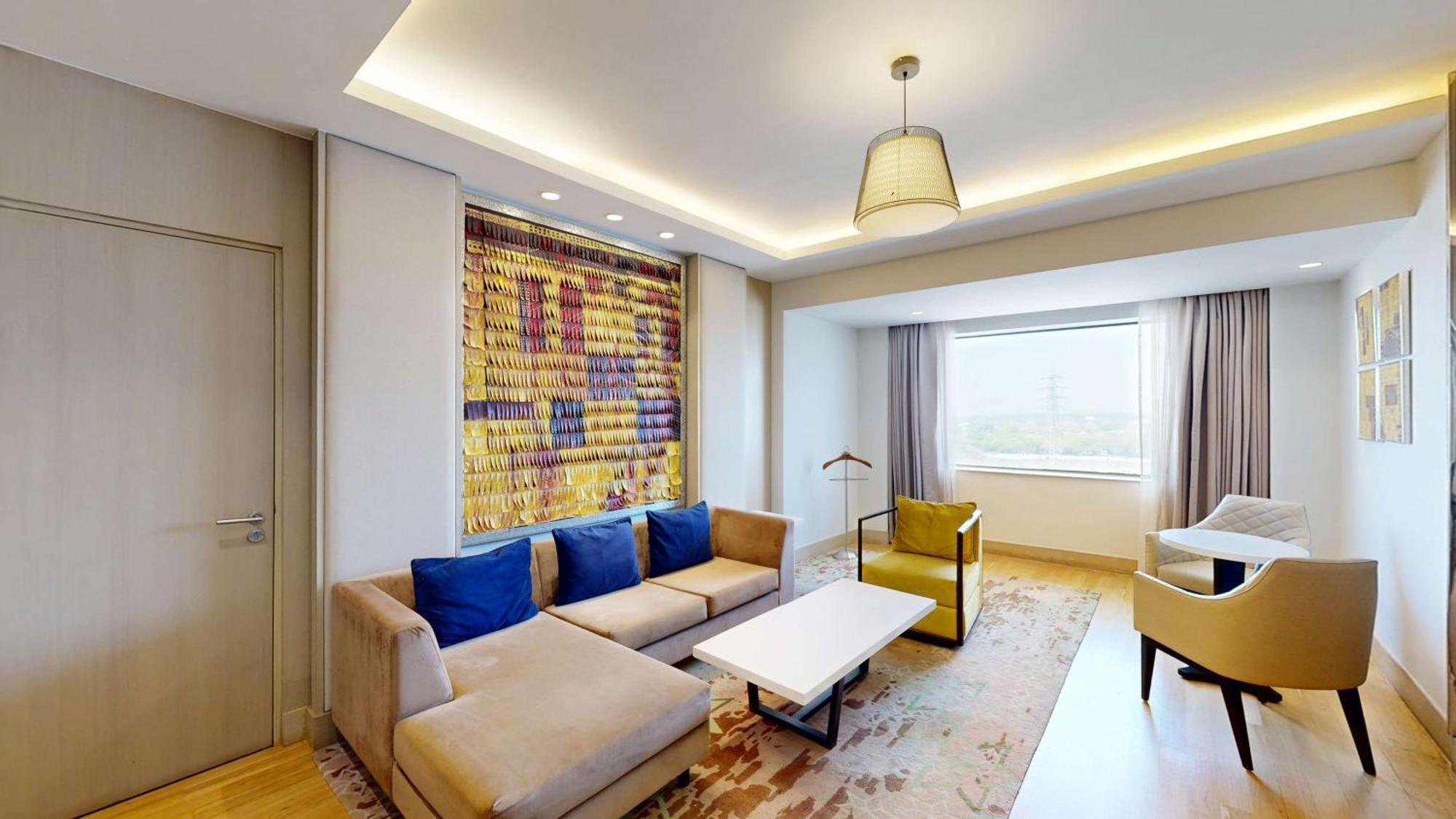 Radisson Gurugram Udyog Vihar Hotel Gurgaon Bagian luar foto