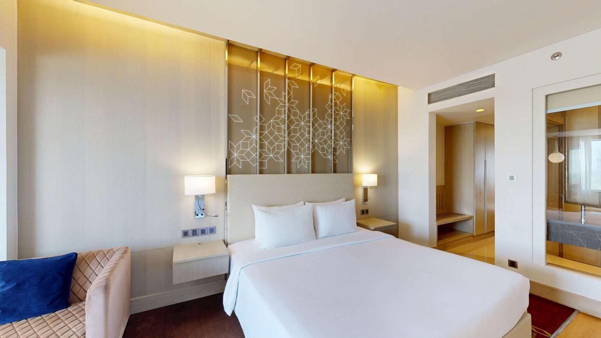 Radisson Gurugram Udyog Vihar Hotel Gurgaon Bagian luar foto