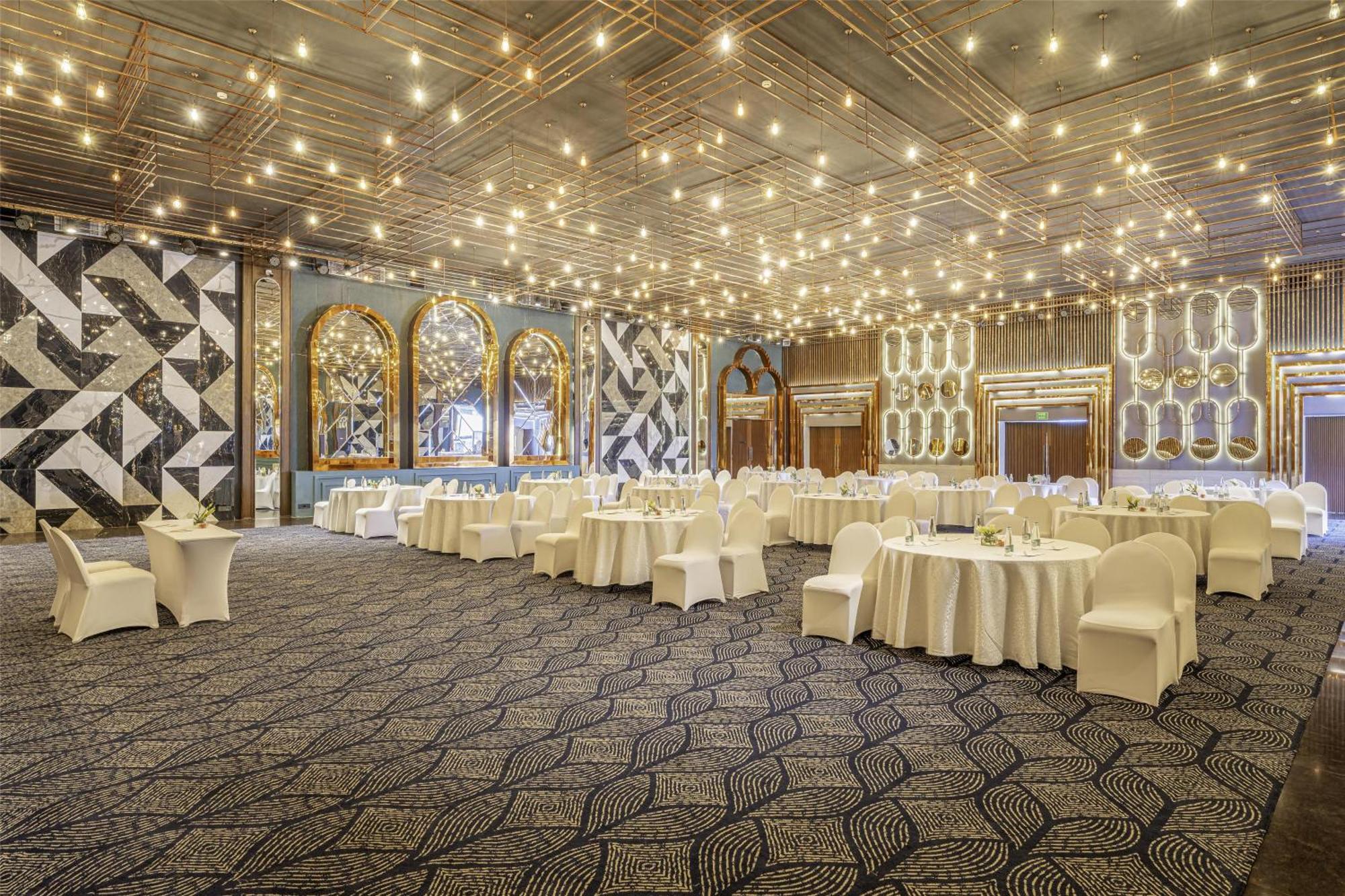 Radisson Gurugram Udyog Vihar Hotel Gurgaon Bagian luar foto