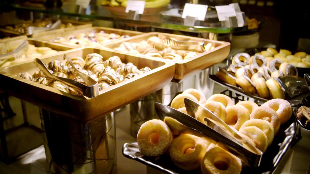 Radisson Gurugram Udyog Vihar Hotel Gurgaon Bagian luar foto A selection of pastries